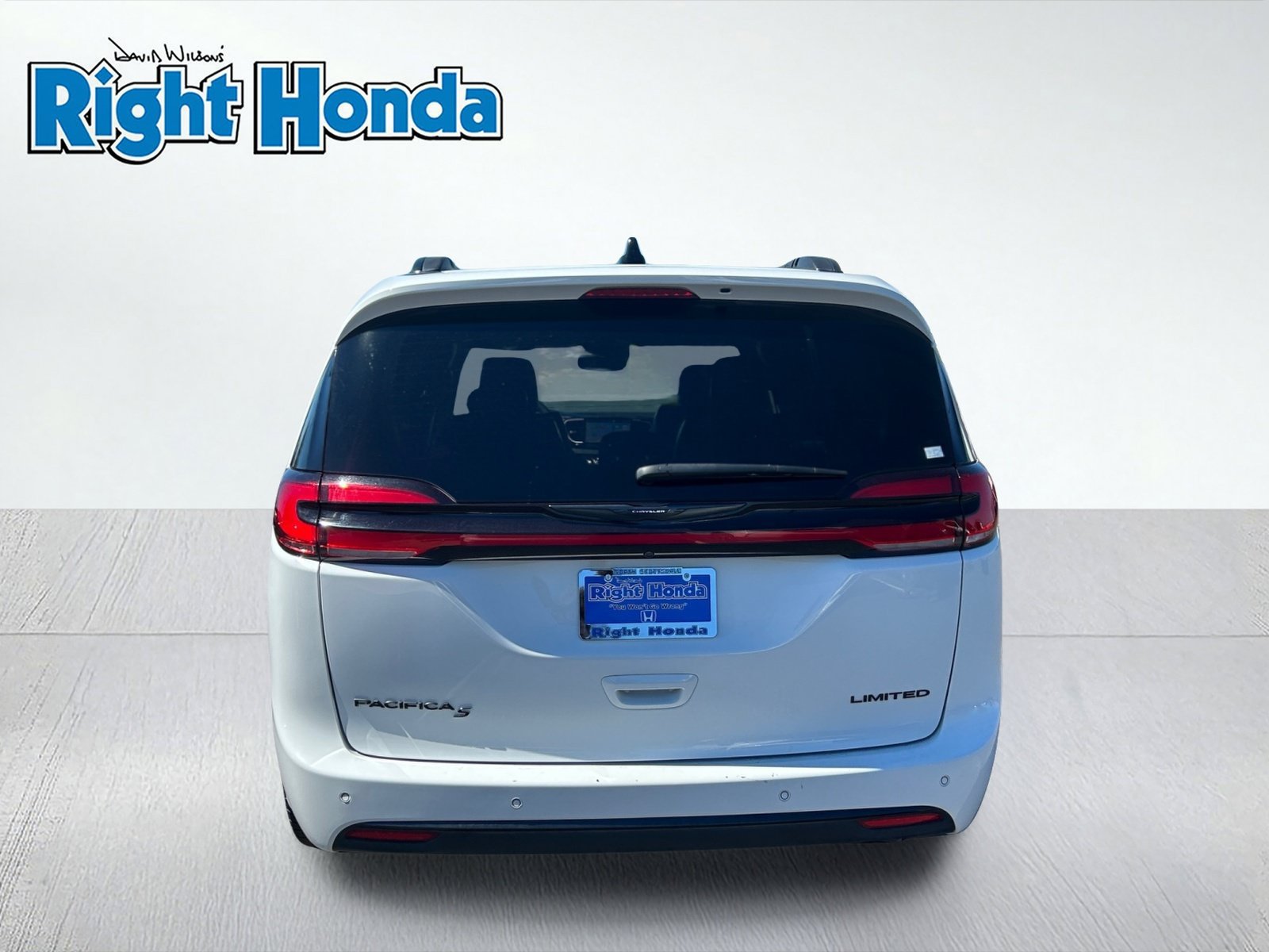 Used 2025 Chrysler Pacifica Limited FWD image 10
