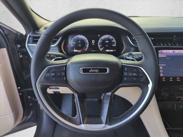 Used 2024 Jeep Grand Cherokee Limited RWD image 16