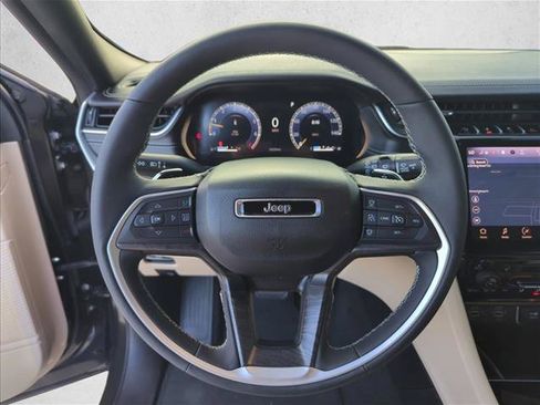 Used 2024 Jeep Grand Cherokee Limited RWD image 16