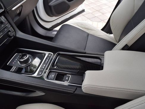 Used 2019 Jaguar F-PACE R-Sport AWD/4WD image 59