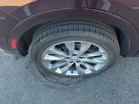 Certified 2022 Buick Envision Avenir w/ Technology Package II image 8