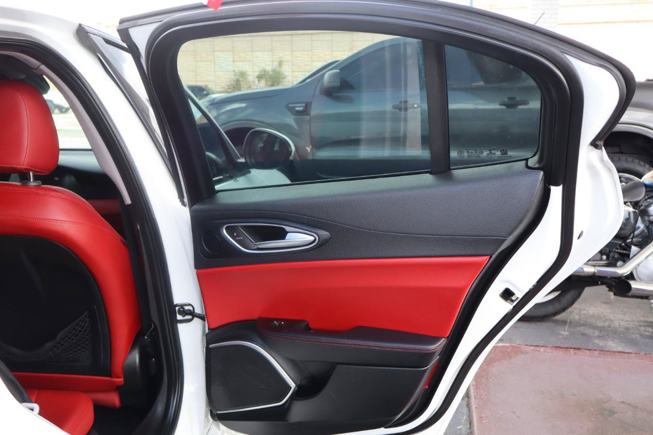 Used 2018 Alfa Romeo Giulia RWD image 20