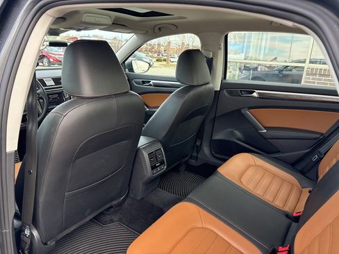 Used 2018 Volkswagen Passat 2.0T SEL Premium image 36