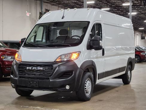 Used 2024 RAM ProMaster 2500 w/ Convenience Group FWD image 4