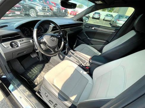 Used 2022 Volkswagen Passat 2.0T R-Line image 10