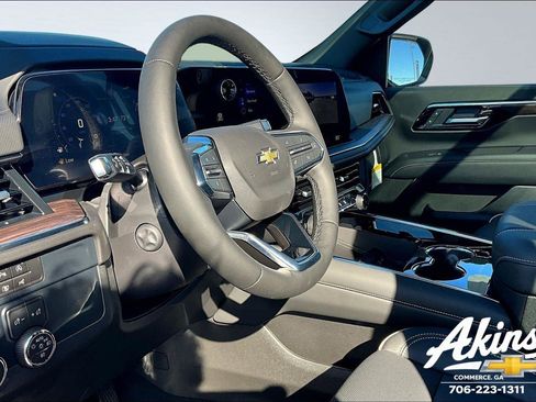 New 2026 Chevrolet Suburban Premier image 11