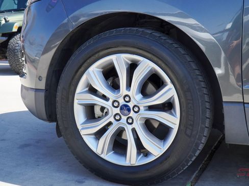 Used 2019 Ford Edge Titanium w/ Equipment Group 301A image 9