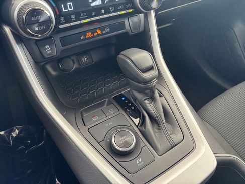 Used 2025 Toyota RAV4 LE image 41