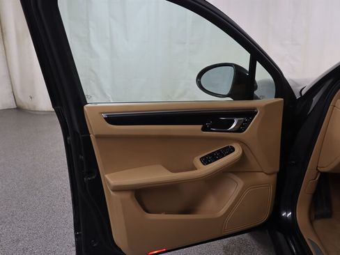 Used 2017 Porsche Macan S AWD/4WD image 19