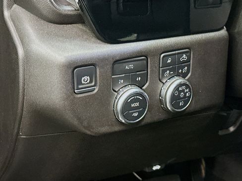 Used 2025 GMC Sierra 1500 SLT image 17