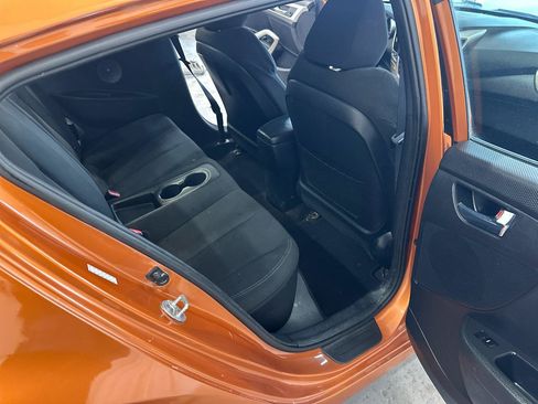 Used 2016 Hyundai Veloster FWD image 17