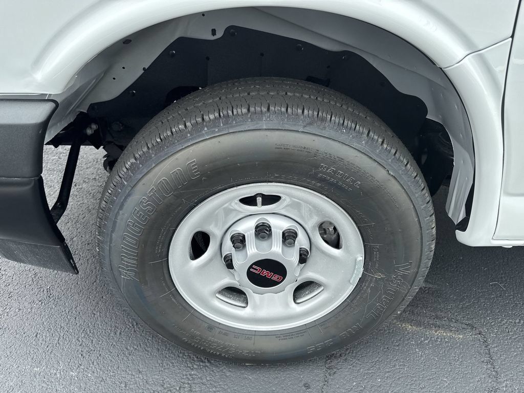 New 2025 GMC Savana 3500 Extended RWD image 16