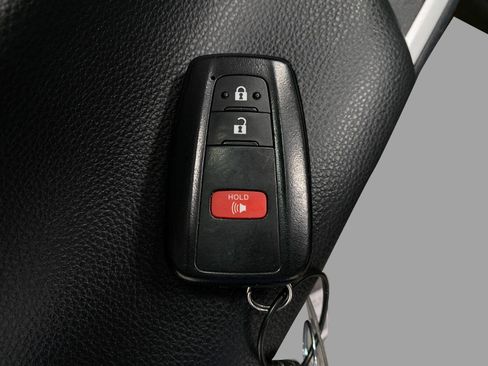 Used 2025 Toyota RAV4 XLE AWD/4WD image 29