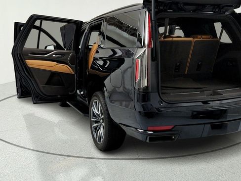 Used 2021 Cadillac Escalade Sport AWD/4WD image 11