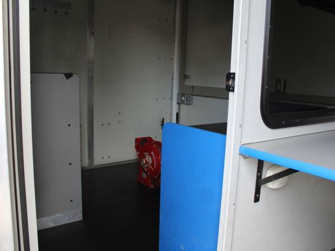 Used 2016 Chevrolet Express 4500 Extended image 33