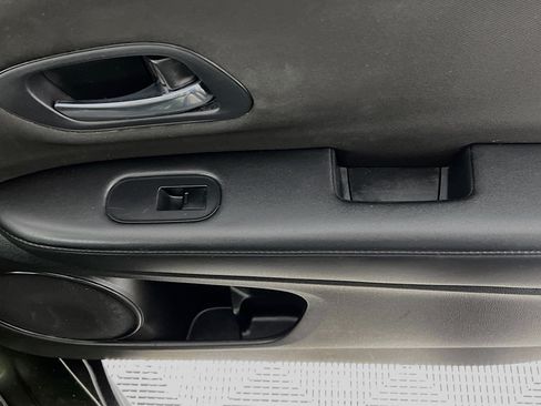 Used 2016 Honda HR-V LX image 31