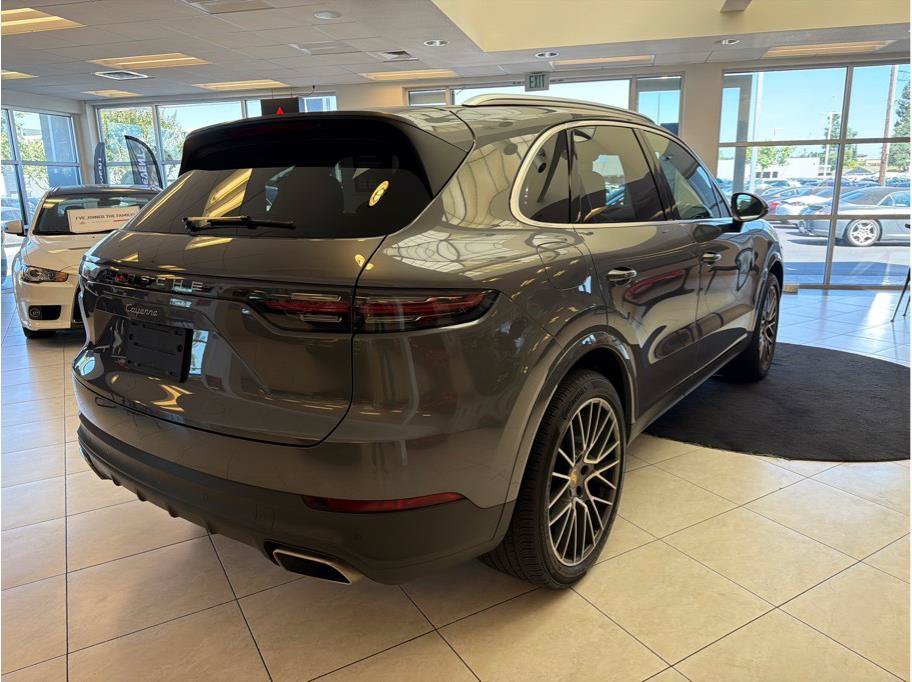 Used 2023 Porsche Cayenne AWD/4WD image 5