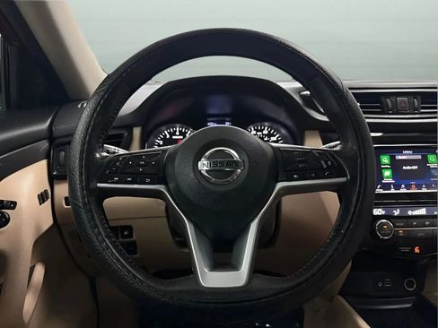 Used 2018 Nissan Rogue SV w/ Premium Package FWD image 17