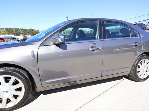 Used 2011 Lincoln MKZ image 44