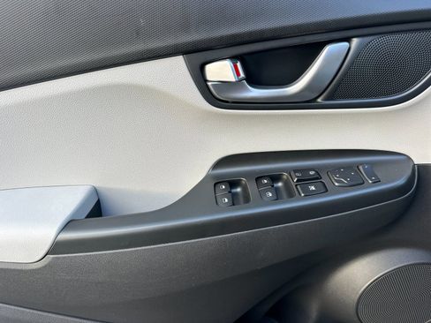 Used 2023 Hyundai Kona SE image 10