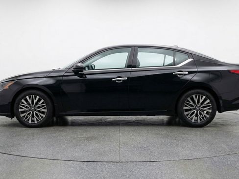 Used 2025 Nissan Altima 2.5 SV FWD image 5