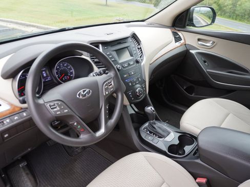 Used 2015 Hyundai Santa Fe GLS image 15