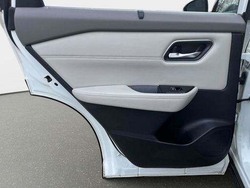 Used 2021 Nissan Rogue SL w/ Premium Package image 11