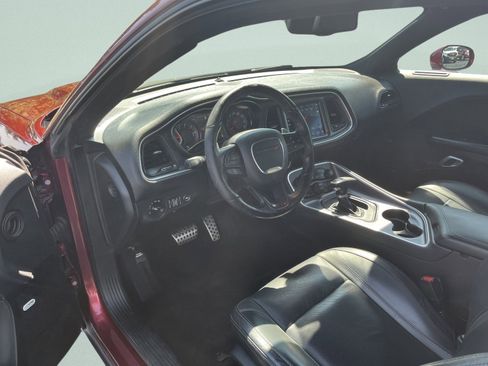 Used 2018 Dodge Challenger GT w/ Driver Convenience Group image 9