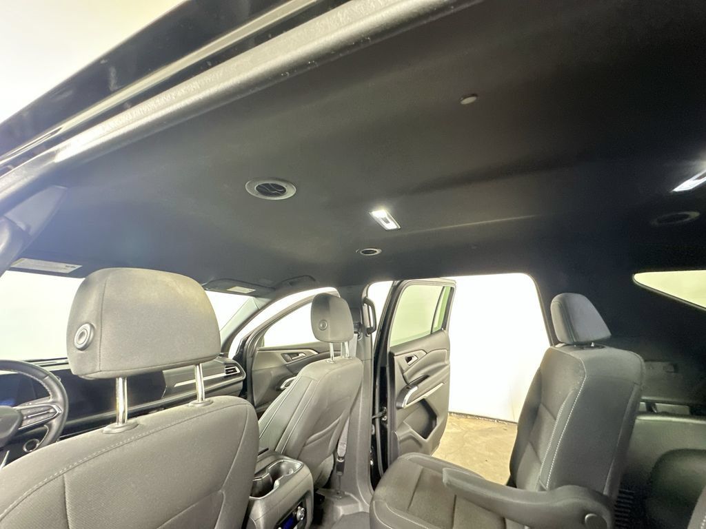 Used 2025 Chevrolet Traverse LT FWD image 14