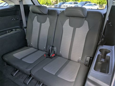 Certified 2025 Kia Sorento LX FWD image 19