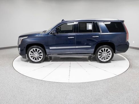 Used 2017 Cadillac Escalade Premium Luxury image 39