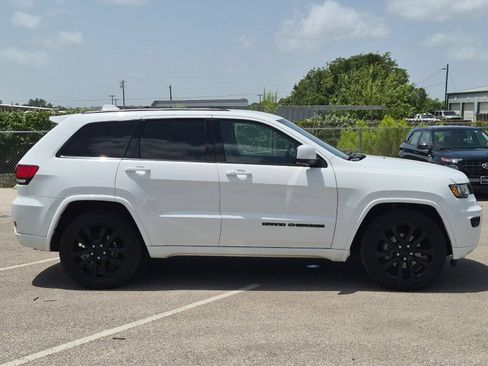 Used 2019 Jeep Grand Cherokee Altitude RWD image 6