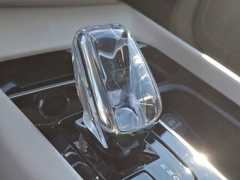 Used 2024 Volvo XC60 T8 Ultimate w/ Protection Package Premier image 13