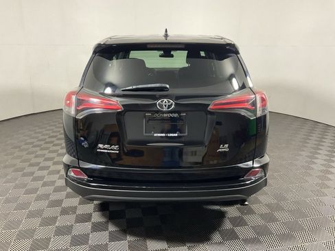 Used 2018 Toyota RAV4 LE w/ Carpet Mat Package AWD/4WD image 12