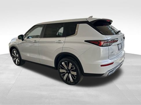 New 2026 Mitsubishi Outlander SE image 4