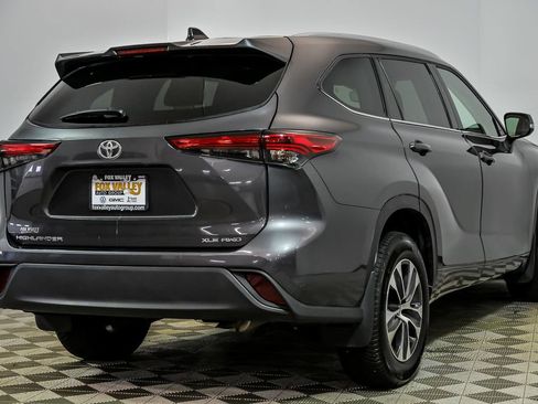 Used 2022 Toyota Highlander XLE image 7