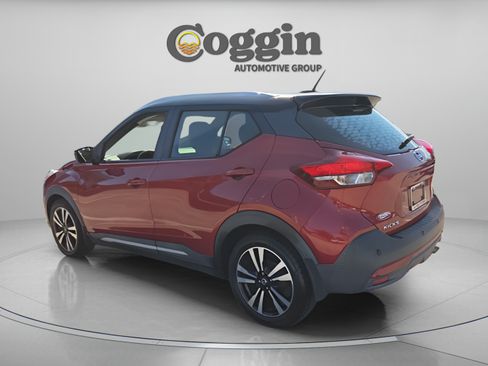 Used 2020 Nissan Kicks SR w/ SR Premium Package FWD image 3