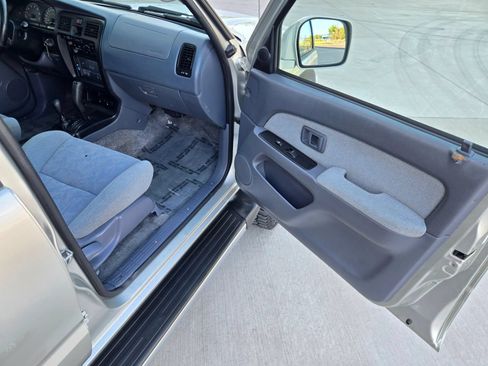 Used 2000 Toyota 4Runner SR5 AWD/4WD image 13