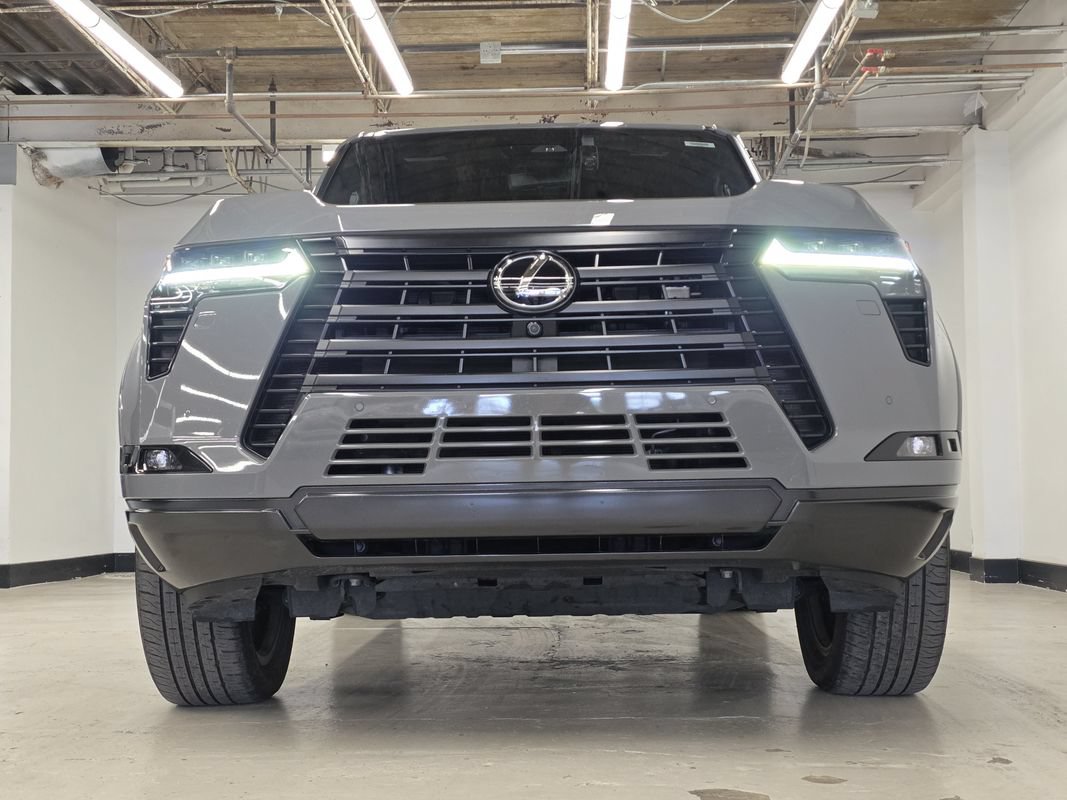 Used 2024 Lexus GX 550 w/ Cold Area Package AWD/4WD image 3