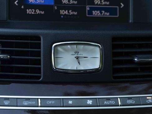 Used 2018 INFINITI Q70 Luxe RWD image 32