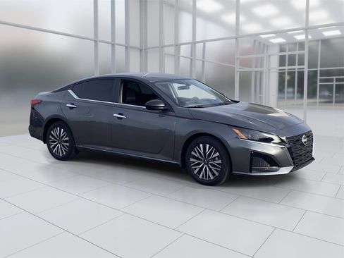 New 2025 Nissan Altima 2.5 SV image 8