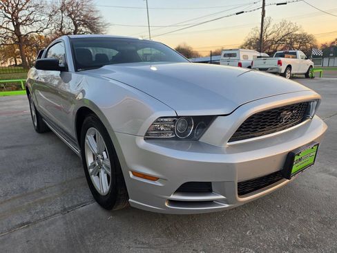 Used 2013 Ford Mustang Coupe image 3