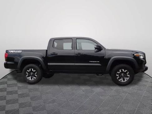 Used 2019 Toyota Tacoma TRD Off-Road w/ Technology Package AWD/4WD image 4