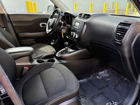 Used 2016 Kia Soul + FWD image 10