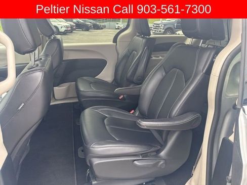 Used 2024 Chrysler Pacifica Select FWD image 21