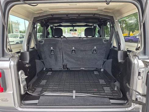 Certified 2019 Jeep Wrangler Unlimited Sahara AWD/4WD image 9