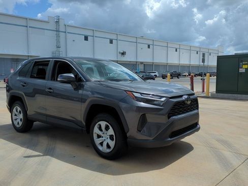 Used 2023 Toyota RAV4 LE FWD image 3