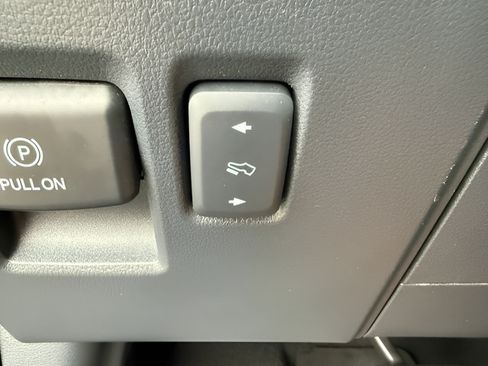 Used 2023 Ford F150 Lariat AWD/4WD image 27