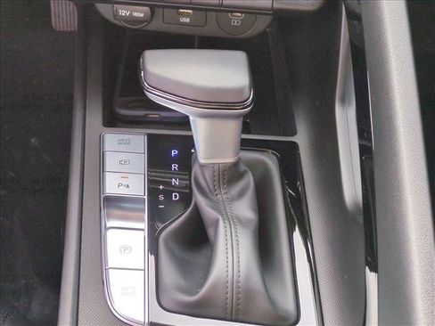 Certified 2024 Hyundai Elantra Limited image 12