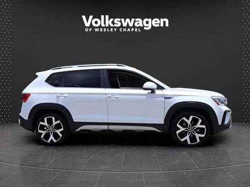 Certified 2022 Volkswagen Taos SEL AWD/4WD image 10